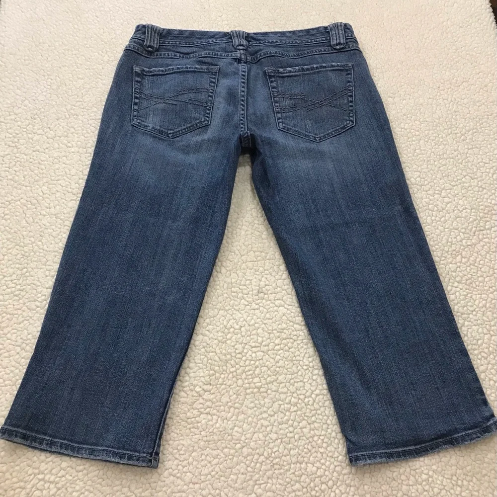 Aeropostale Stretch Denim Blue Jean Capri Pants
Size 9 / 10 Medium 
2 Front & - Picture 5 of 16